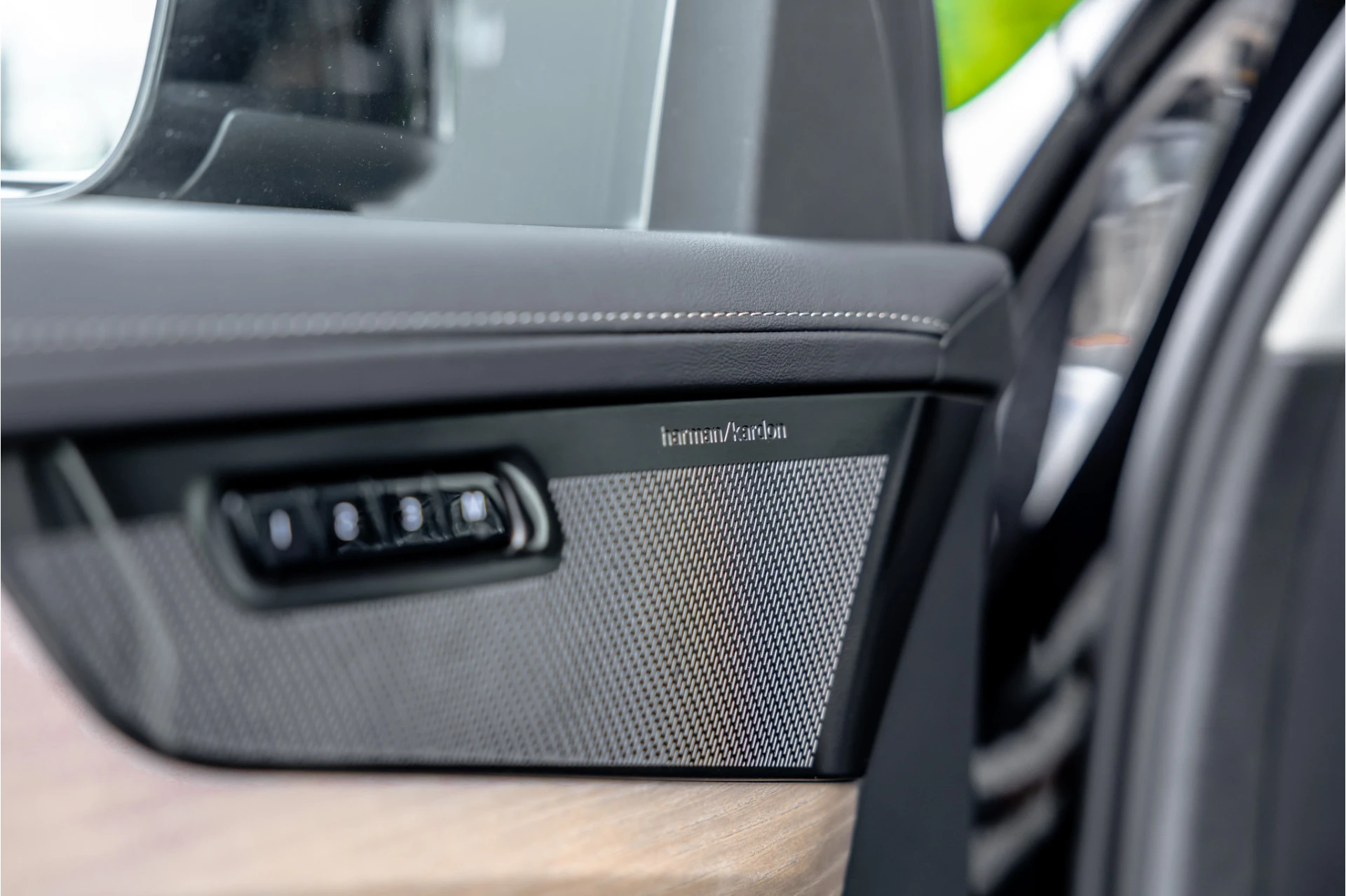 Volvo XC90 2025 - 2.0 T8 Plug-in hybrid AWD Plus Bright afbeelding 25