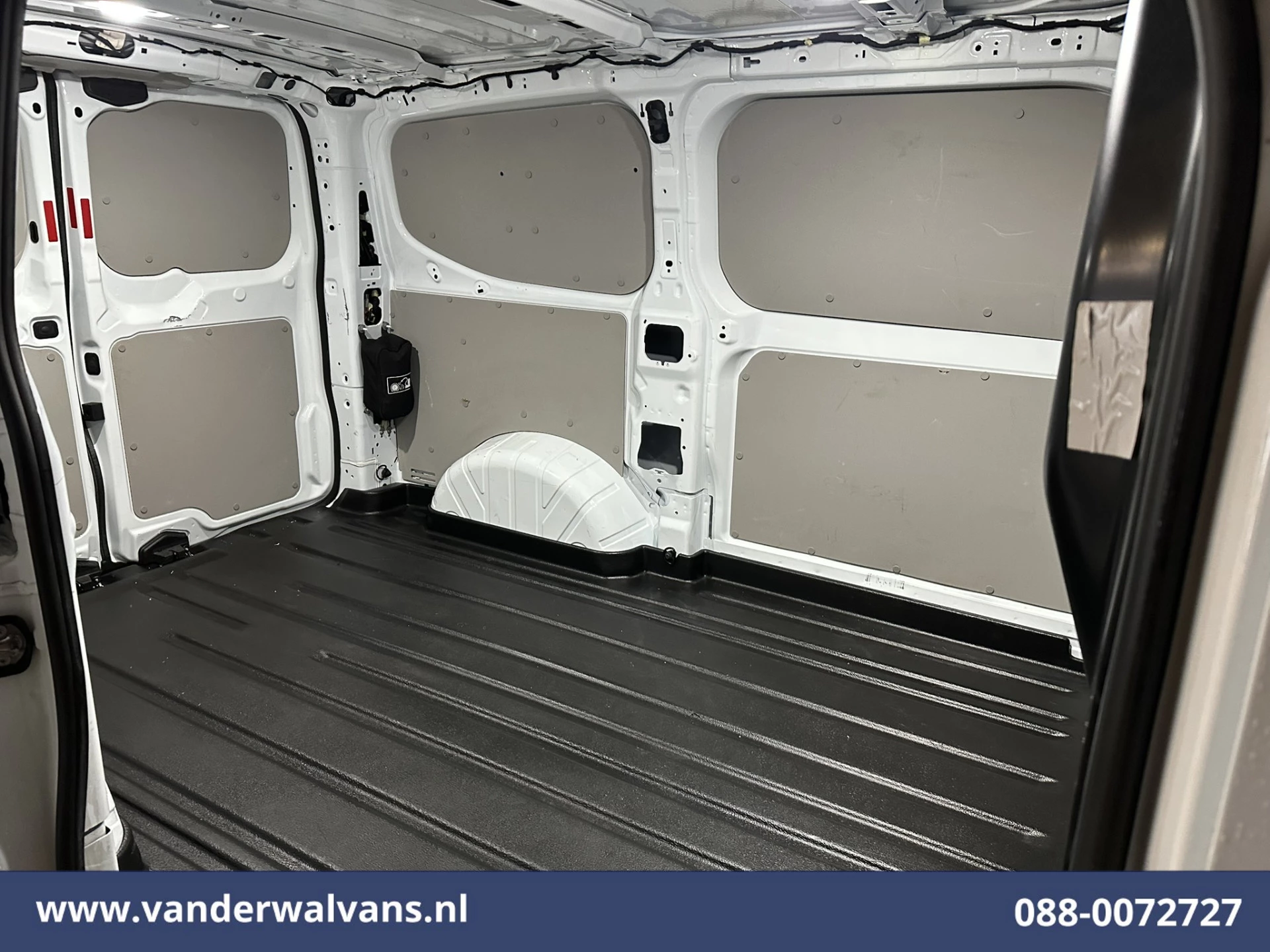 Ford Transit Custom 2024 - 2.0 TDCI 111pk L1H1 Euro6 Airco | Camera | Apple Carplay | LED | Cruisecontrol Bild 13