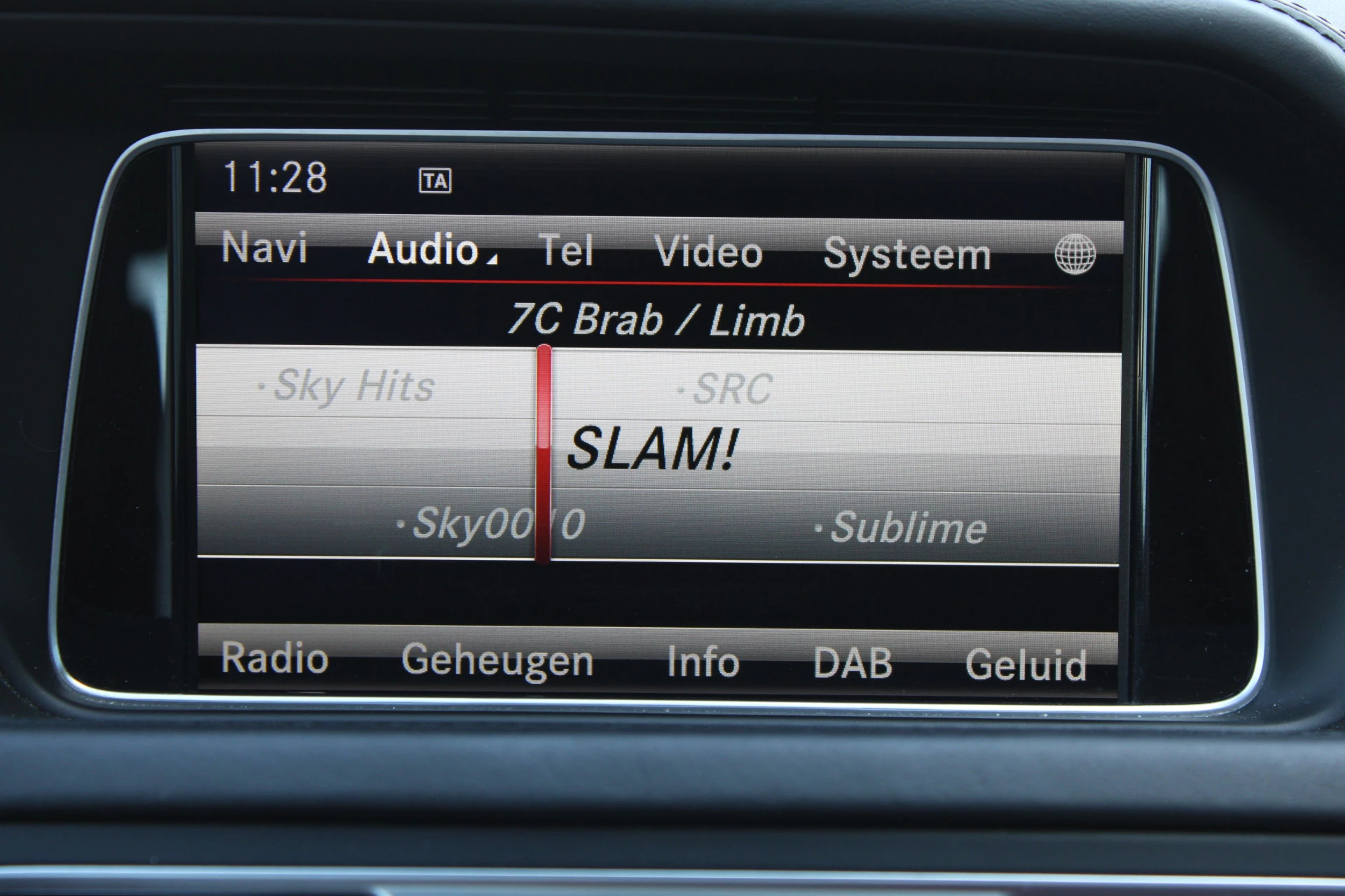 Mercedes-Benz E-Klasse 2015 - Coupé 320 Prestige AMG PANORAMADAK LEDER MEMORY DISTRONIC 360-CAMERA H&K 19'' afbeelding 20
