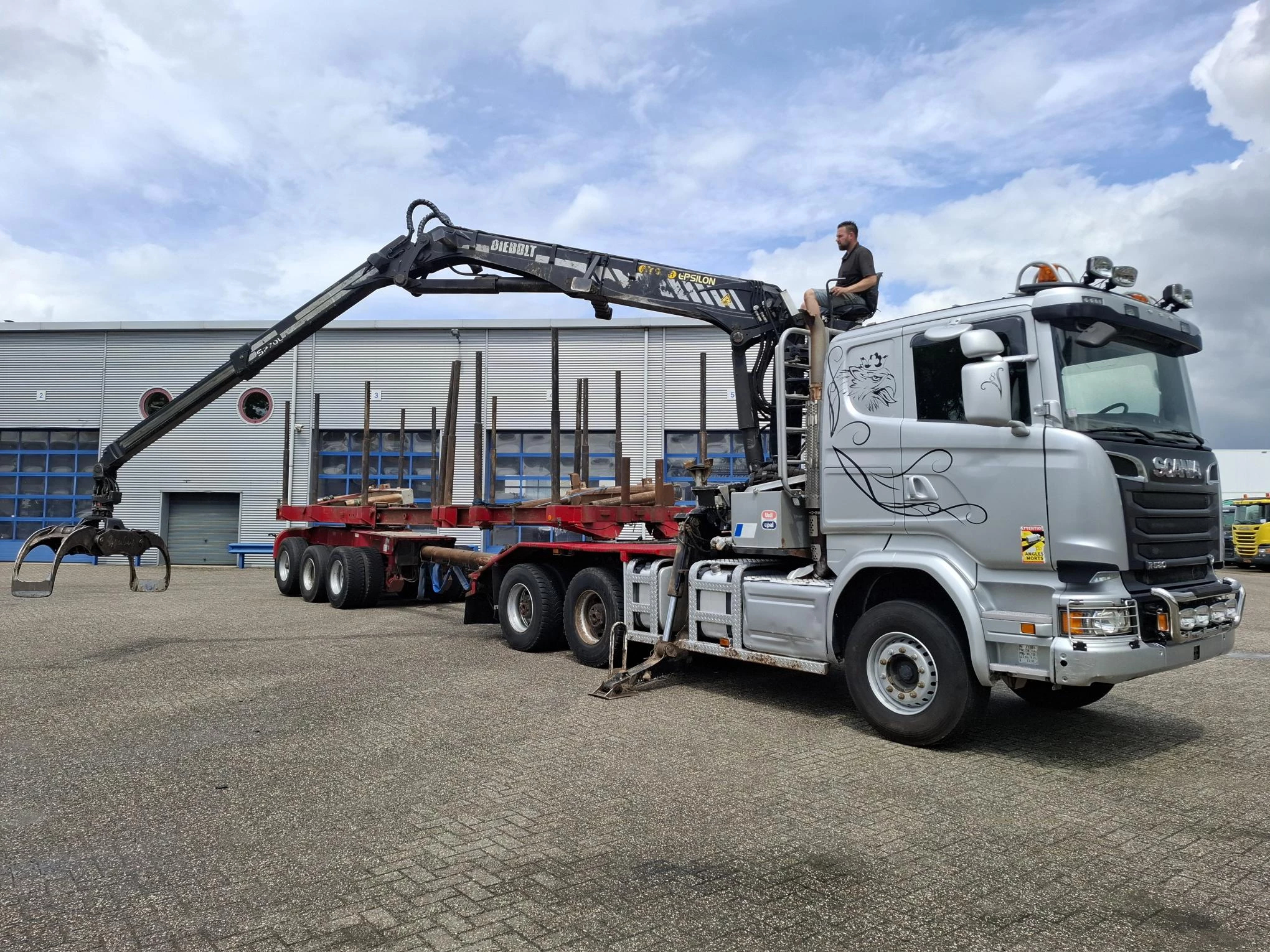 Scania R 2016 - R580 V8 / LOGGING TRUCK / 6X4 / RETARDER / 2XBIG AXLE / PALFINGER EPSILON S270L83 / 20METER / 431534 KM / DIEBOLT 3AXLE TRAILER / AUTOMATIC / EURO-6 / 2016 afbeelding 4