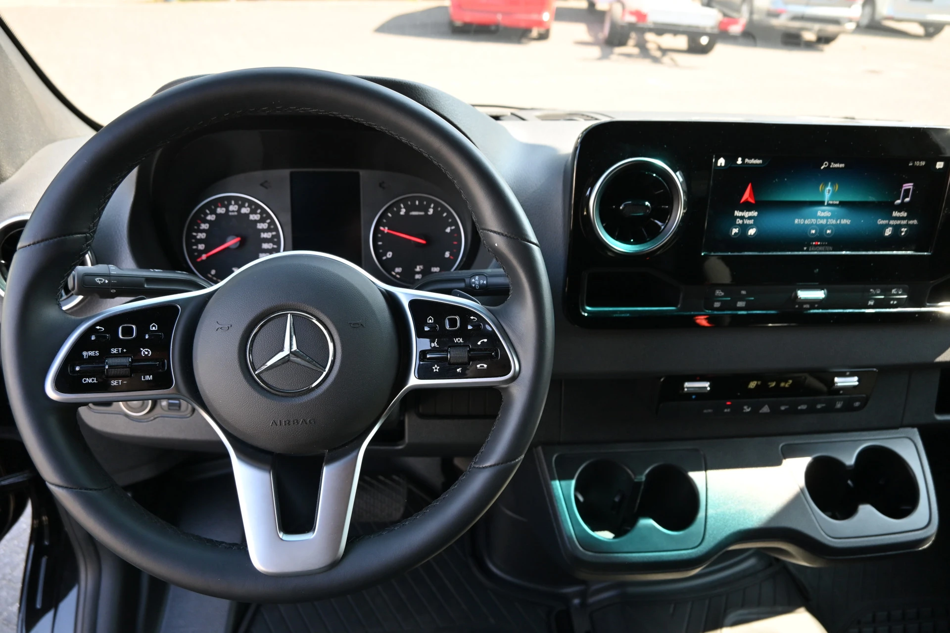 Mercedes-Benz Sprinter 2024 - 319 CDI 4x4 L2H2 AWD obrázek 17