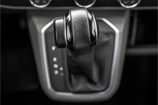 Volkswagen Transporter 2021 - T6.1 Bulli 2.0 TDI L1H1 | Virtual cockpit | Automaat | 150 PK | 3-Zits | 1e Eigenaar | LED | Camera | Carplay | PDC | Zijschuifdeur R+L | Trekhaak image 22