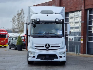 Mercedes-Benz Actros 2017 - 1833 4x2 - Bussbygg box sidedoors - Loadlift - Full air - 5.80 WB image 2