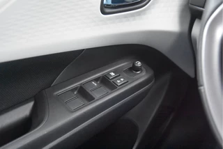 Suzuki Swift 2024 - 1.2 Select Smart Hybrid obrazek 9
