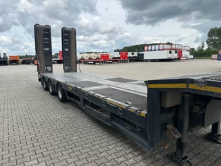 Broshuis N/A 2019 - 3ABSD Lowloader 3-axle / GVW: 59.000kg / Neck: 23.000kg / hydraulic steering + ramps + loading table / 4.60m extendable / winch / liftaxle obrazek 42