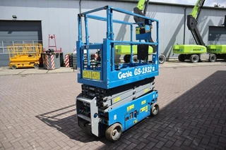 Genie 2014 - GS1932 Electric, Working Height 7.8 m, 227kg Capac image 2 miniature