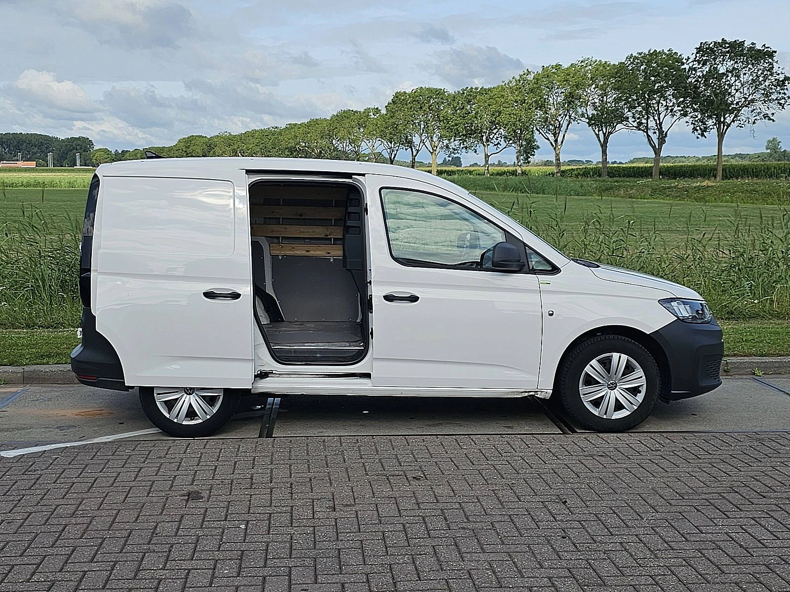 Volkswagen Caddy 2021 - 2.0 изображение 11