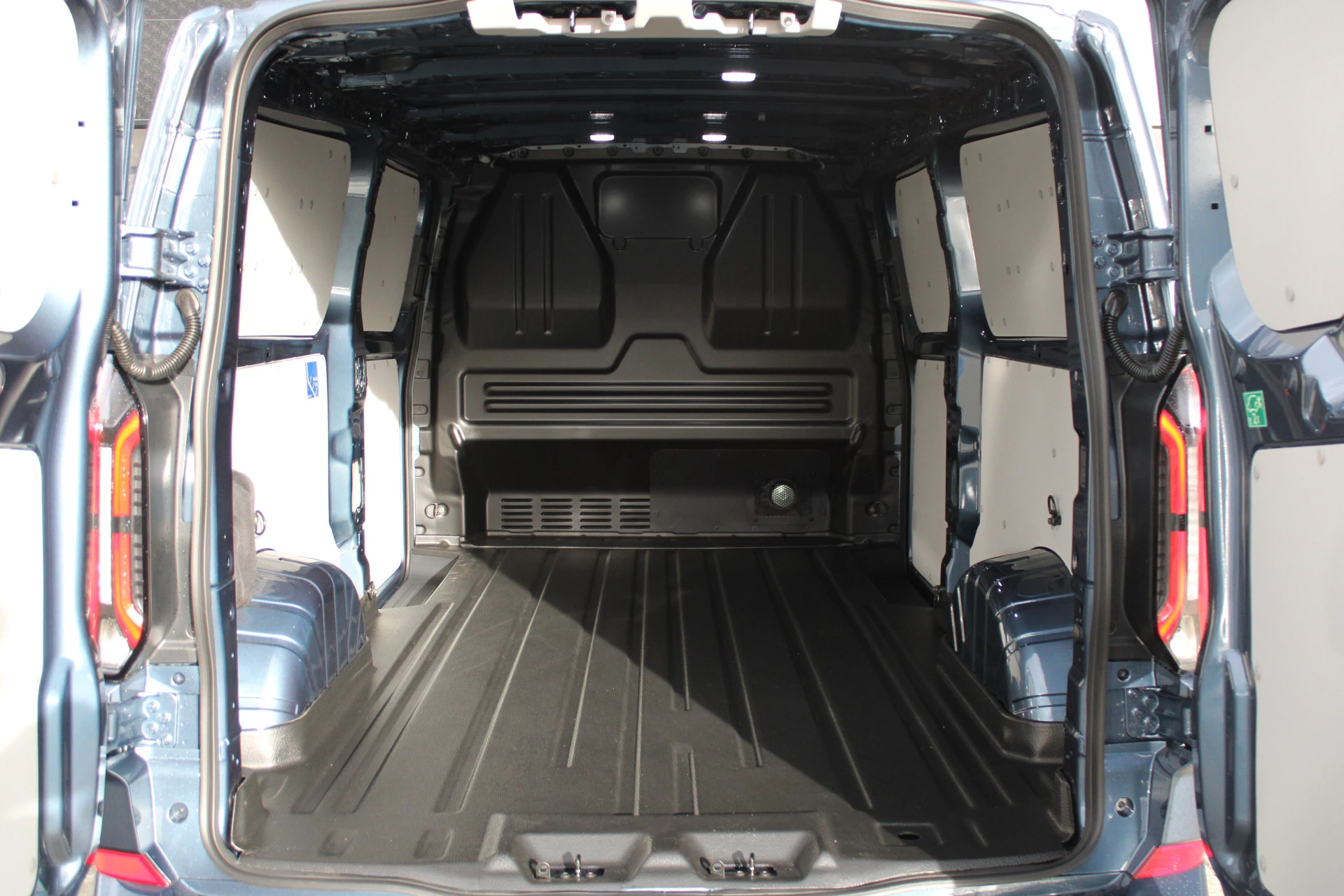 Ford E-Transit Custom 2025 - 340 L2H1 Limited 65 kWh 218pk - 2x Schuif - LED - 360 Camera - B&O - ACC - Navi - Stoel/Stuurverwarming - Rijklaar afbeelding 12