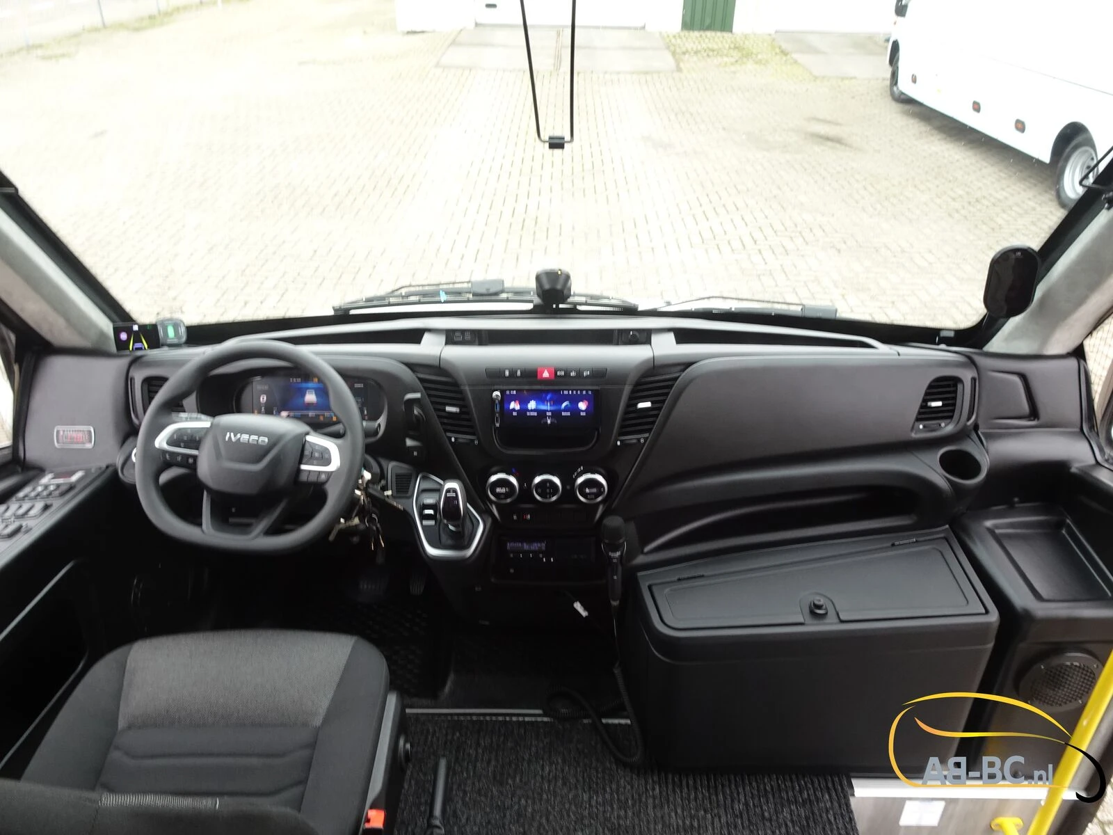 Iveco Aveuro Tourna 35 Seats EURO 6 2 Units Available afbeelding 95