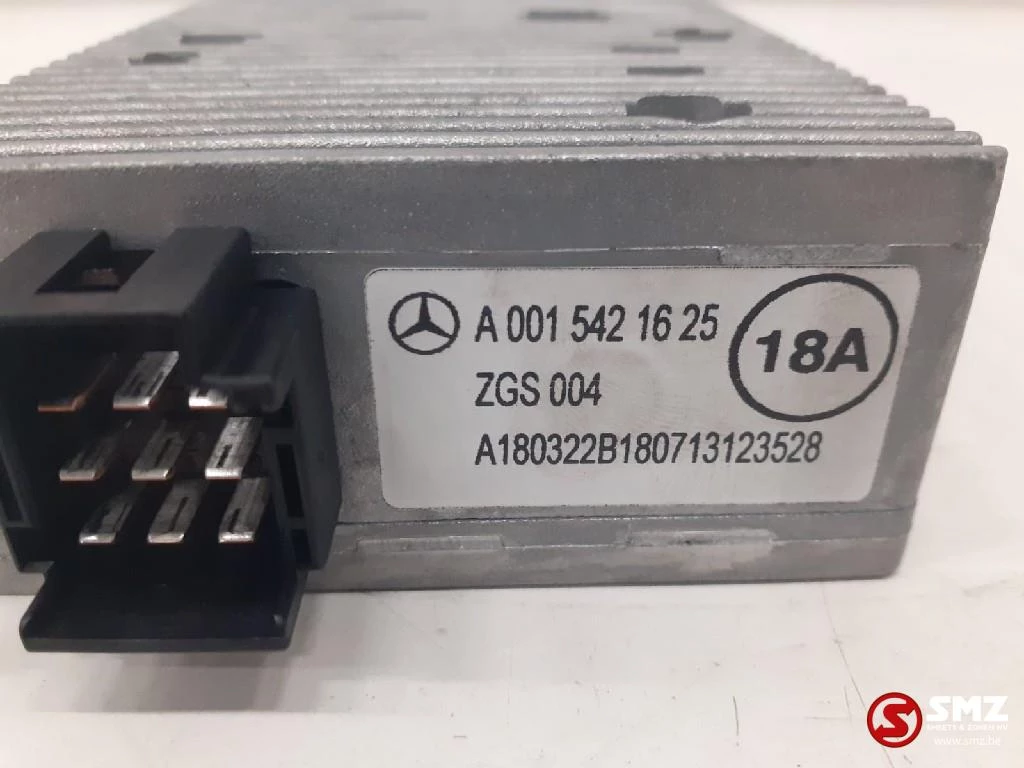 Mercedes-Benz 2018 - Occ omvormer 24-12V 18A Mercedes imagen 3