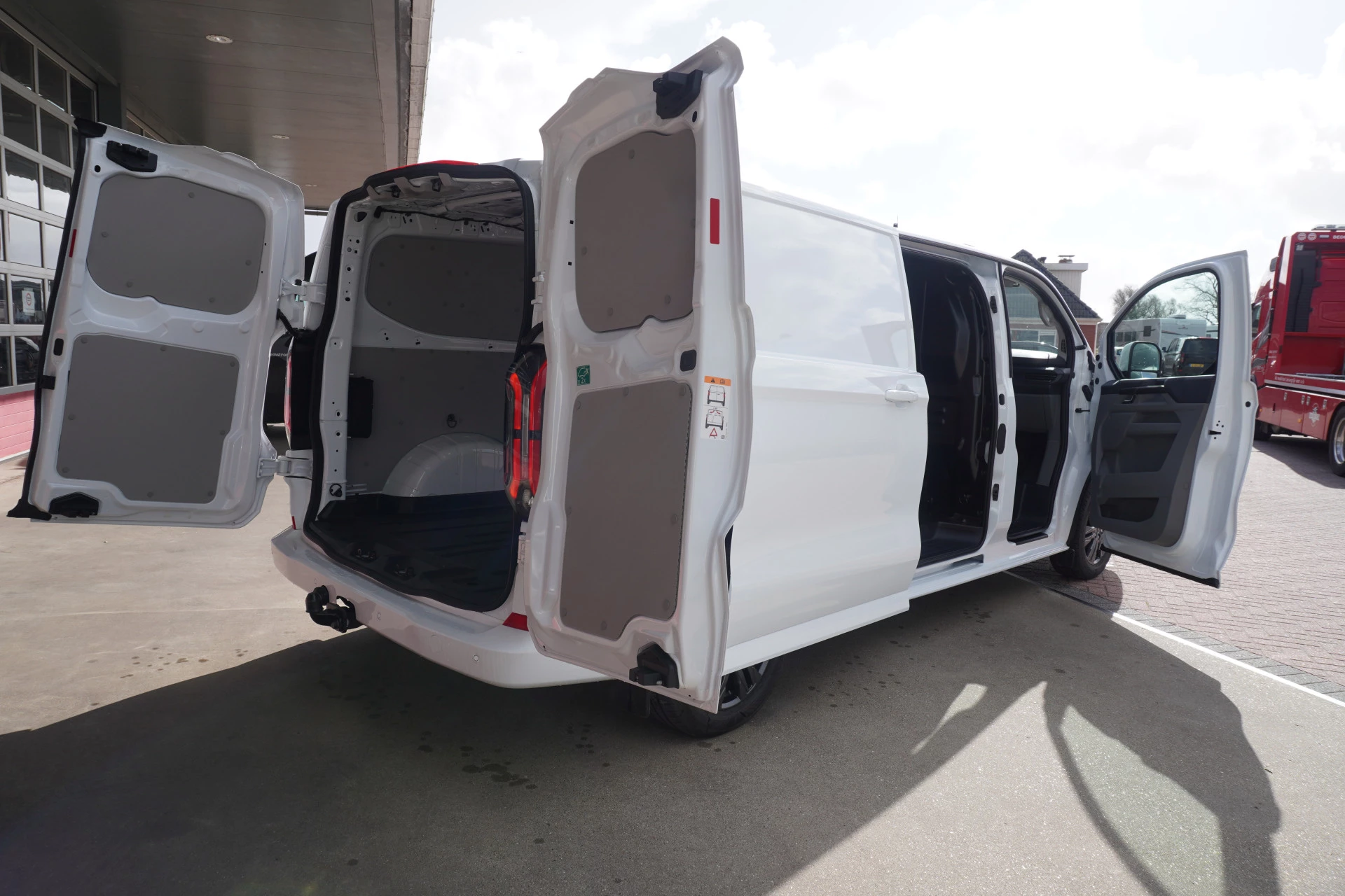 Ford E-Transit 2026 - Cust. 320L L2H1 Limited 65 kWh 160KW/218PK Automaat met POWERPACK Bild 5