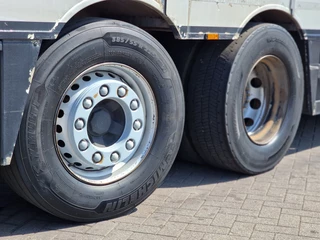 Volvo FH 2010 - 460 Berdex 3 deck livestock - Loadlift - Lifting roof - Steering axle - Manual gearbox - Full air obrazek 41