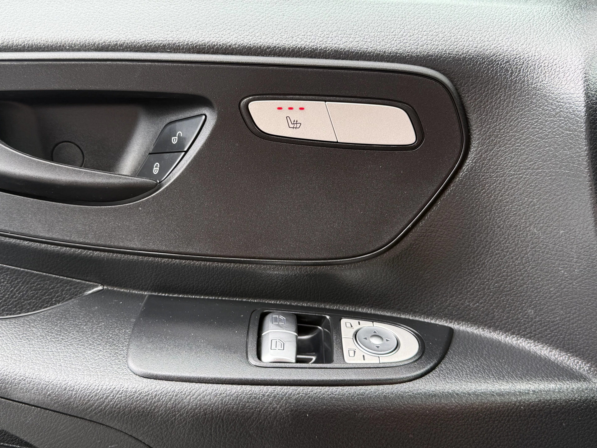 Mercedes-Benz eVito 2023 - 66 kWh / FULL ELECTRIC / SOH 93% / L2H1 / AUTOMAAT / BOTT INRICHTING / 1e EIG. / CAMERA / 3-ZITS / CRUISE Bild 13