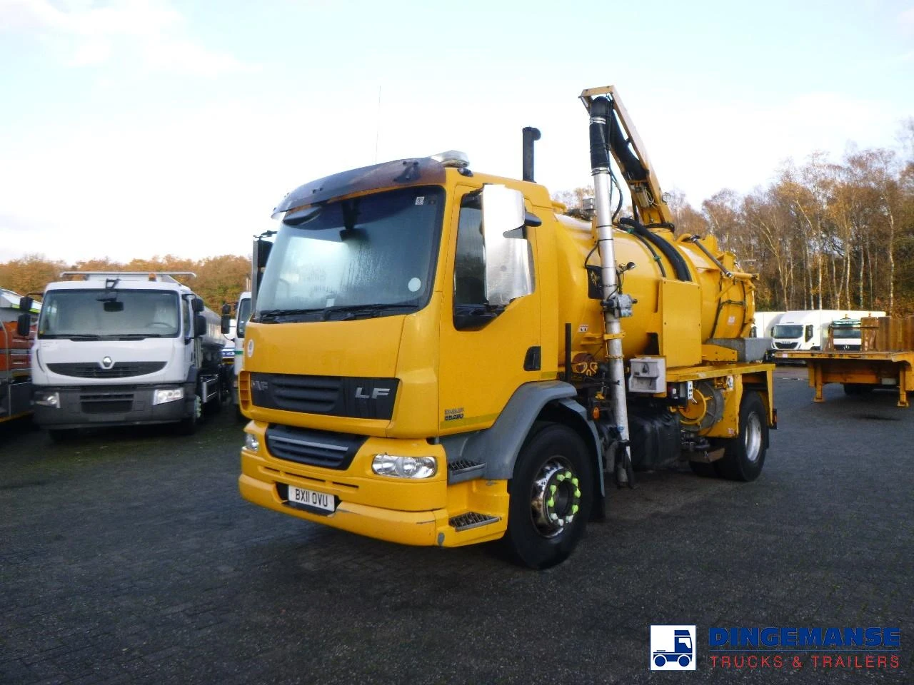 DAF LF 55.220 4X2 RHD Whale vacuum tank 8.1 m3 2011 imagen 1