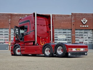 Scania T 2017 - T730 V8 Longline 6x2 - Show truck - Custom in- and exterior - New paint - New interior bild 39