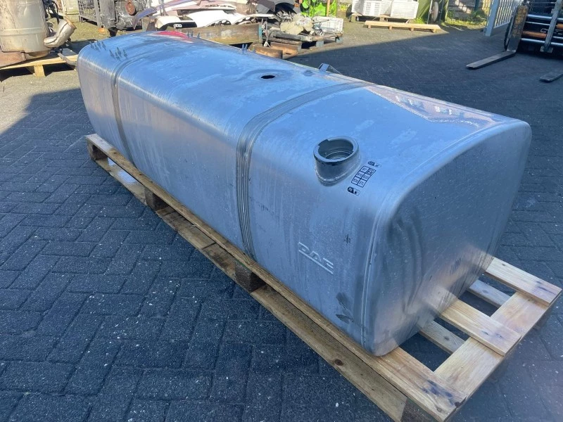 DAF - 2198105 BRANDSTOFTANK 690 LTR 19995X675X580 MM (MET DEUK,ZIE FOTO'S) imagen 4