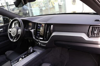 Volvo XC60 2022 - 2.0 B4 Aut. R-DESIGN / Panorama dak / Volleder immagine 14