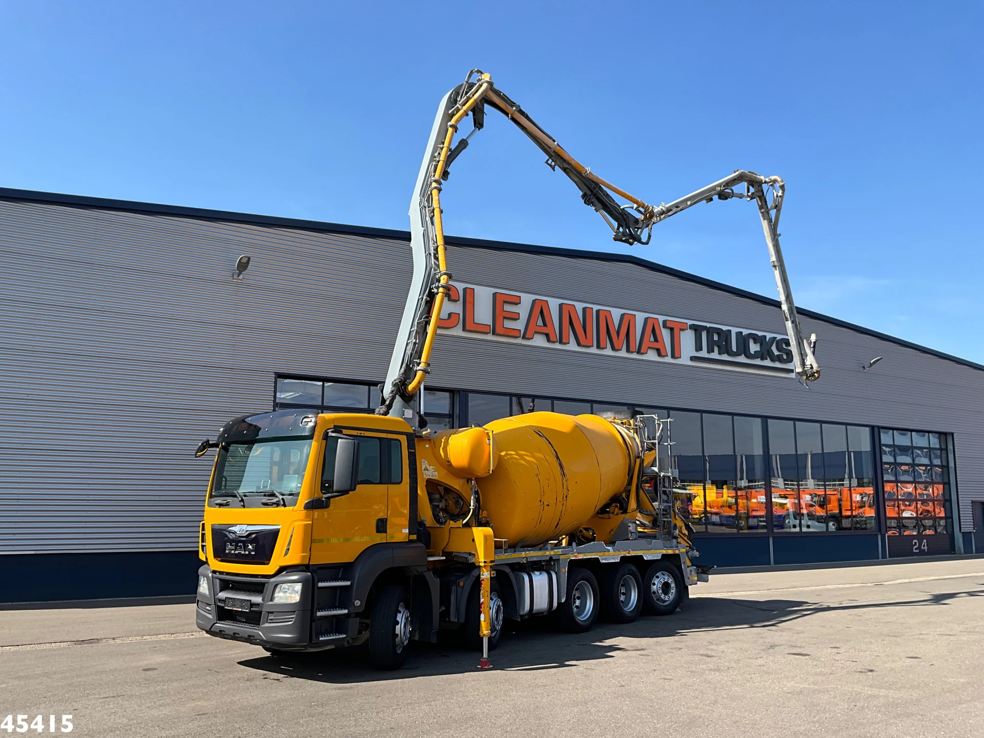 MAN TGS 2015 - 35.440 Euro 6 10x4 CIFA 12m³ Mixer + CIFA pump Just 200.228 km! afbeelding 1