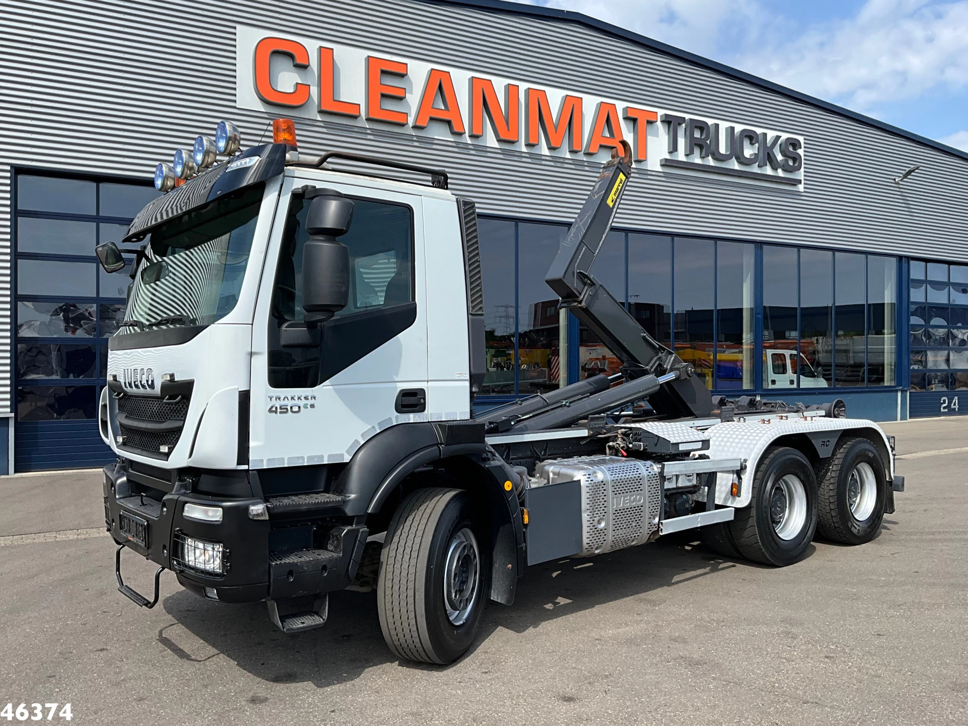 Iveco Trakker 2014 - AD260T45 6x4 Euro 6 Full steel Just 213.482 km! image 1