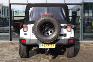Jeep Wrangler 2010 - 3.8i V6 Aut. Sahara 4 drs JK 4x4 / LED / SOFTTOP zdjecie 21