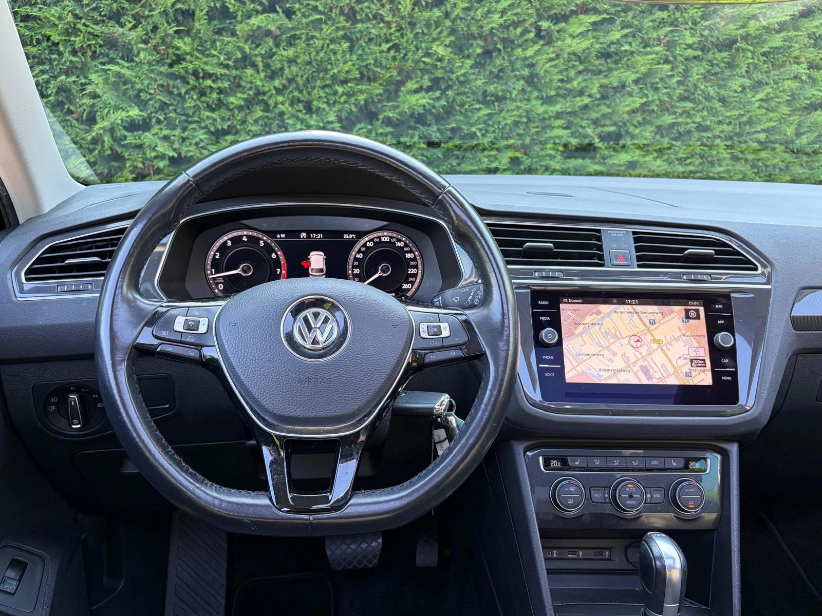 Volkswagen Tiguan 2018 - 1.4 TSI ACT Highline R-Line Automaat Panodak Trekhaak 1eEigenaar afbeelding 25