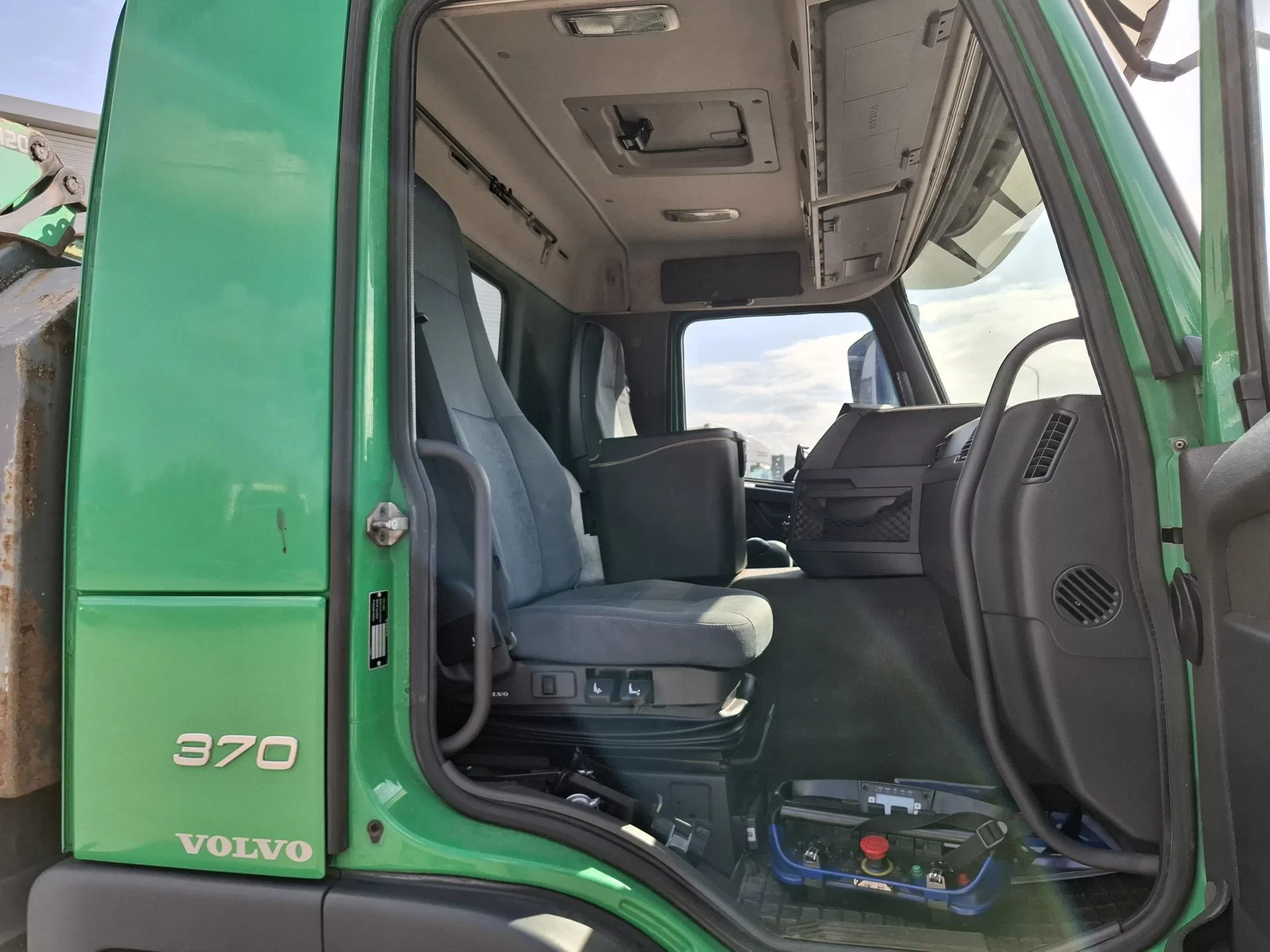 Volvo FM 11.370 2012 - / HMF 1420 REMOTED CRANE / LIFT+LENKACHSE / AIRCO / FRIDGE / AUTOMATIC / EURO-5 / 2012 изображение 35