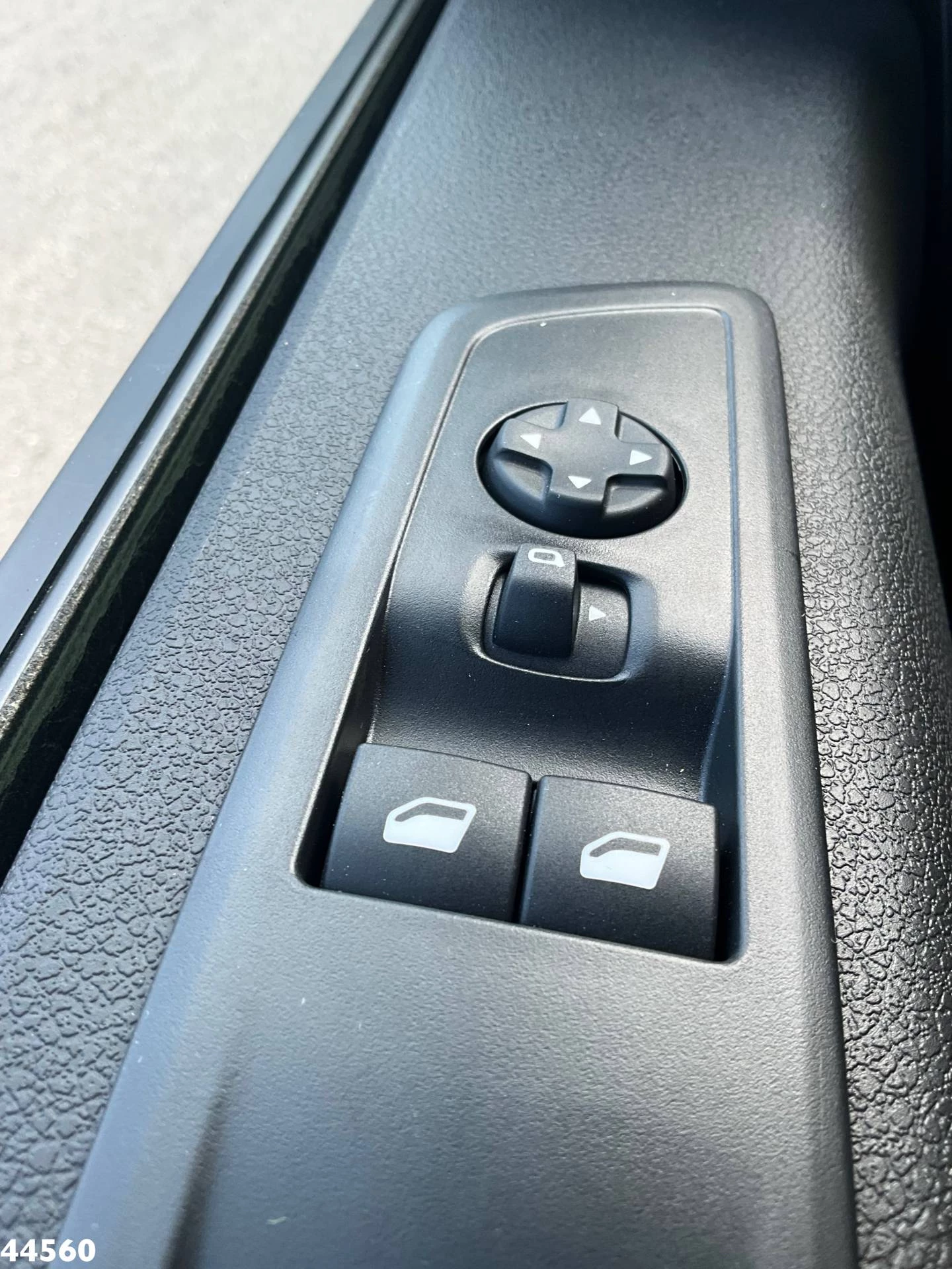 Peugeot e-Expert 2024 - 100% elektrisch kippende zijlader obrázek 22