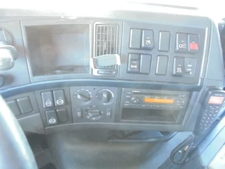 Volvo FH 2012 - 420 6X2 NL TRUCK image 13