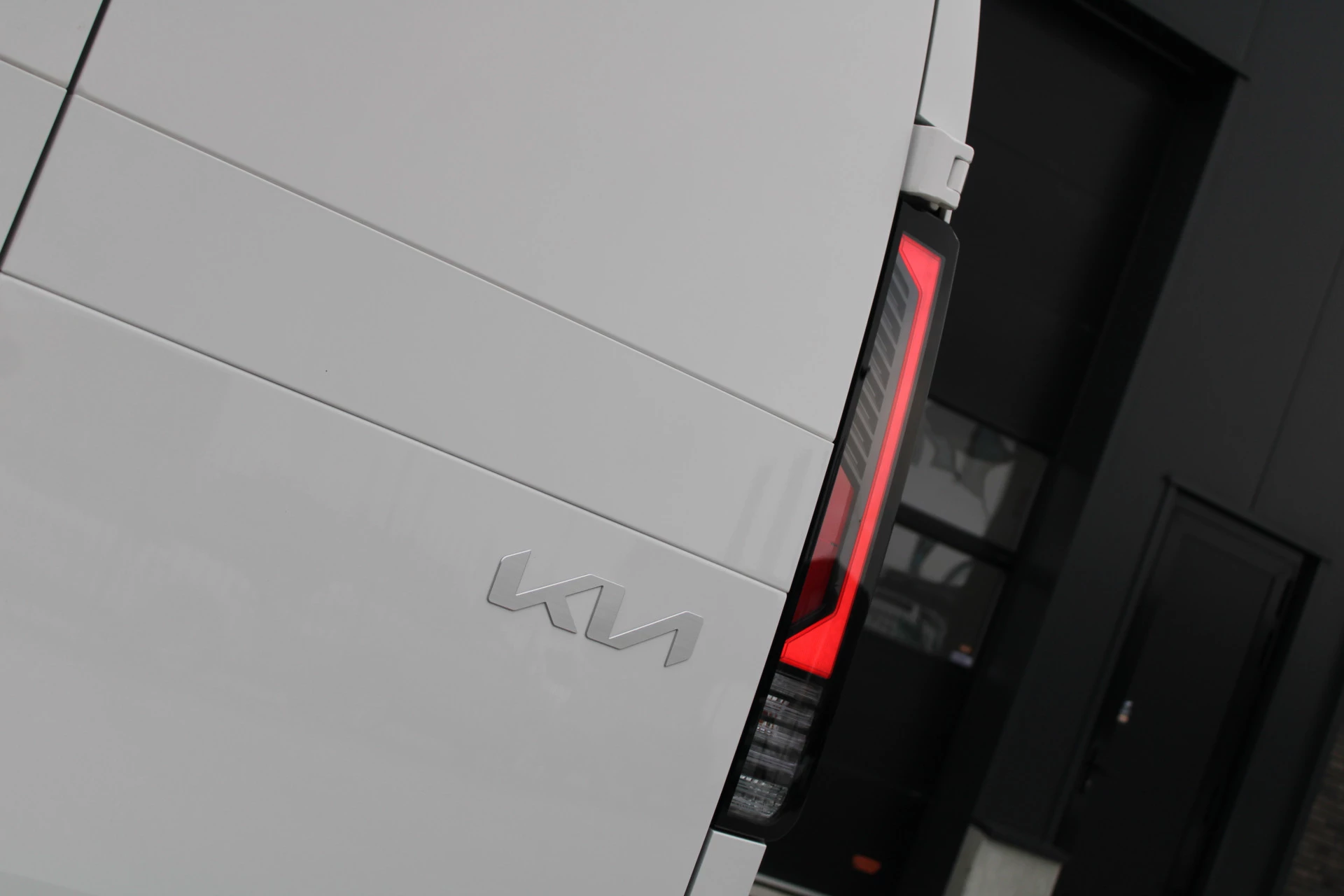 Kia PV5 2026 - L2H1 Plus 71.2 kWh 164pk - 416km WLTP - Stoel/Stuurverwarming - Keyless - V2L - Camera - ACC met stuurhulp - Rijklaar afbeelding 53