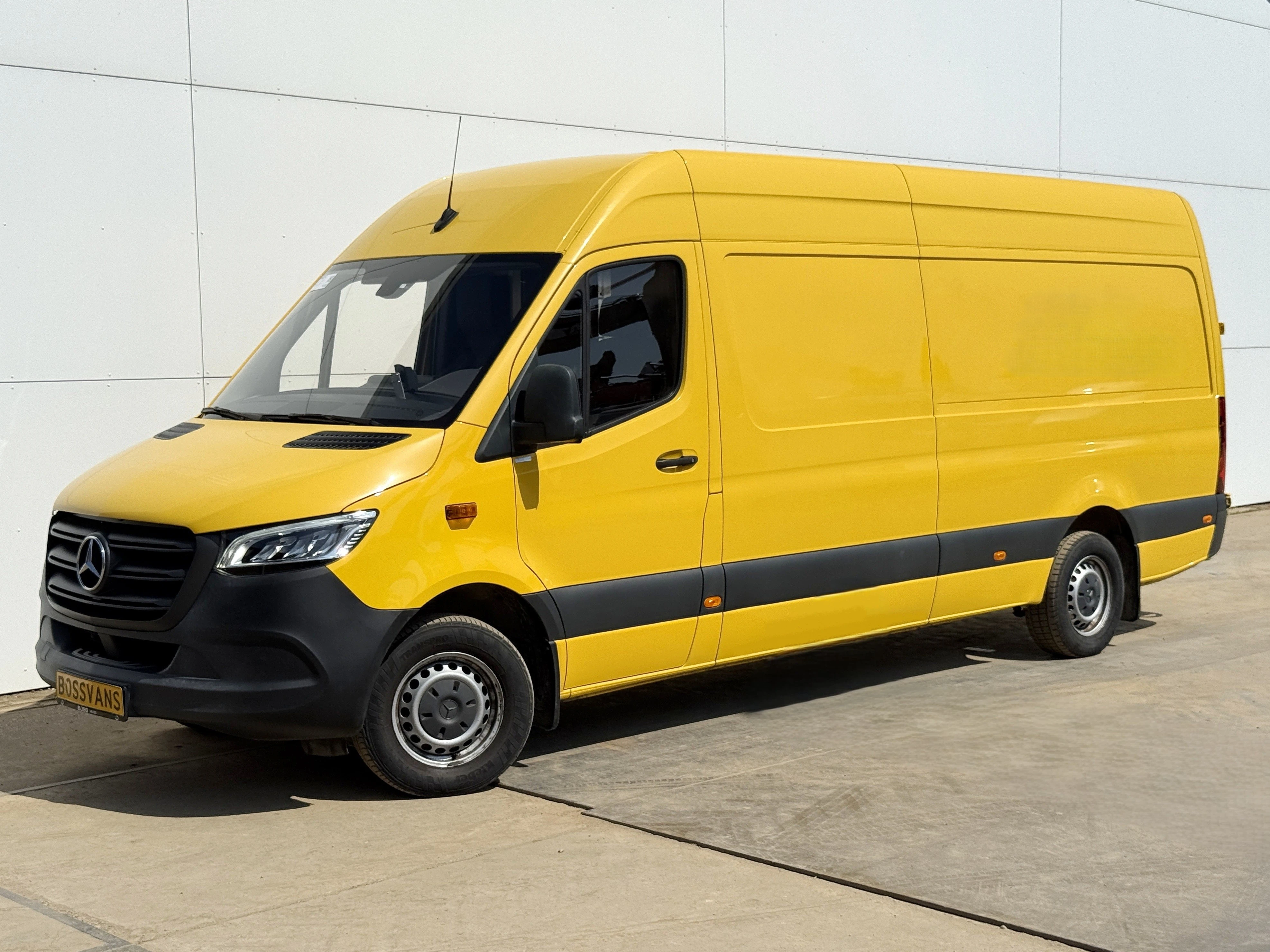 Mercedes-Benz Sprinter 2022 - 315 1.9 CDI Pakketbus L3H2 Tussenschot met deur LED Climate Control Cruise Control Carplay Camera image 1
