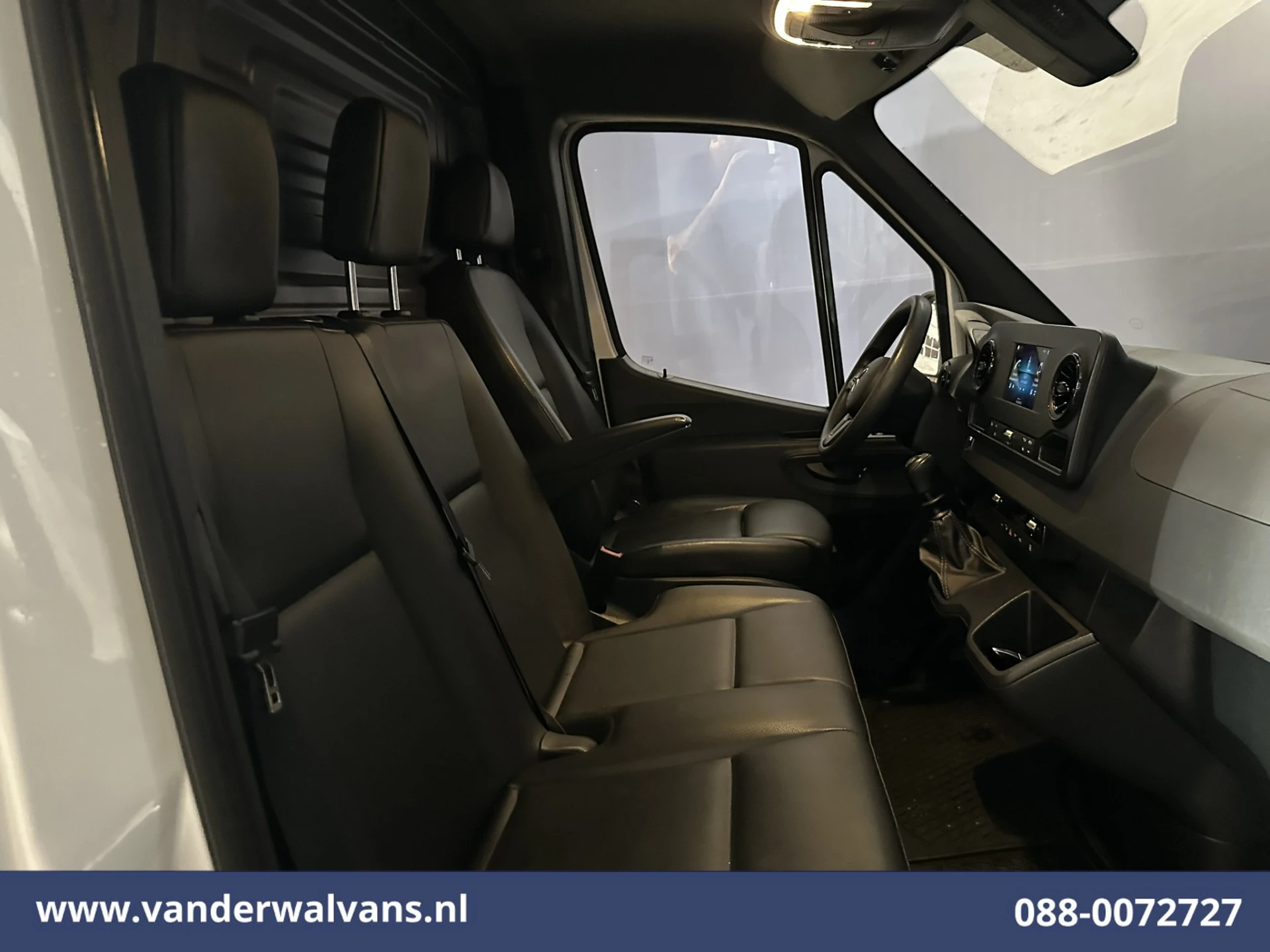 Mercedes-Benz Sprinter 2023 - 315 CDI 150pk L2H2 Euro6 Airco | Camera | Apple Carplay | Cruisecontrol | Chauffeursstoel | Leder immagine 8