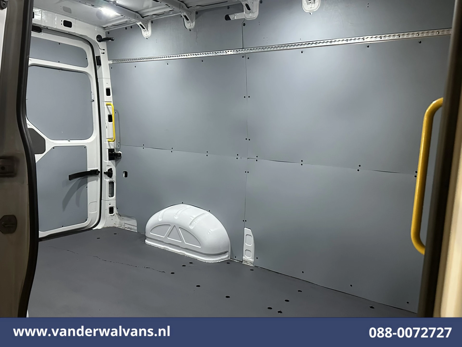 Volkswagen Crafter 2021 - 2.0 TDI 141pk L3H3 L2H2 Euro6 Airco | Apple Carplay | Android Auto | Camera | Stoelverwarming obrázek 3