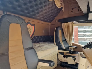 Volvo FH 2017 - 13.500 Globetrotter XL 4x2 - Show truck - Retarder - Custom interior - I parkcool image 26