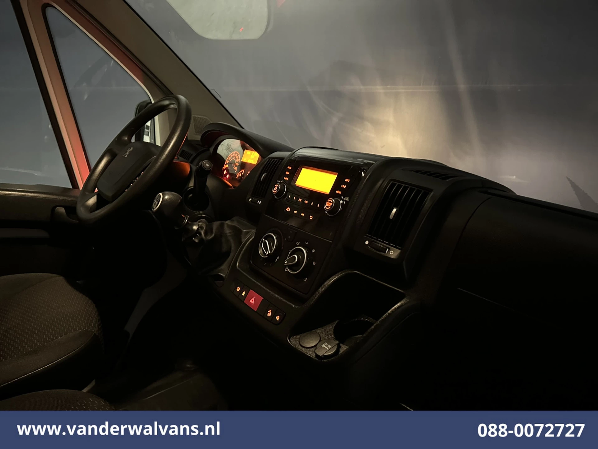 Peugeot Boxer 2022 - 2.2 BlueHDi 141pk Bakwagen 435cm Lang Laadklep Euro6 Airco | 1055kg laadvermogen | Cruisecontrol image 13