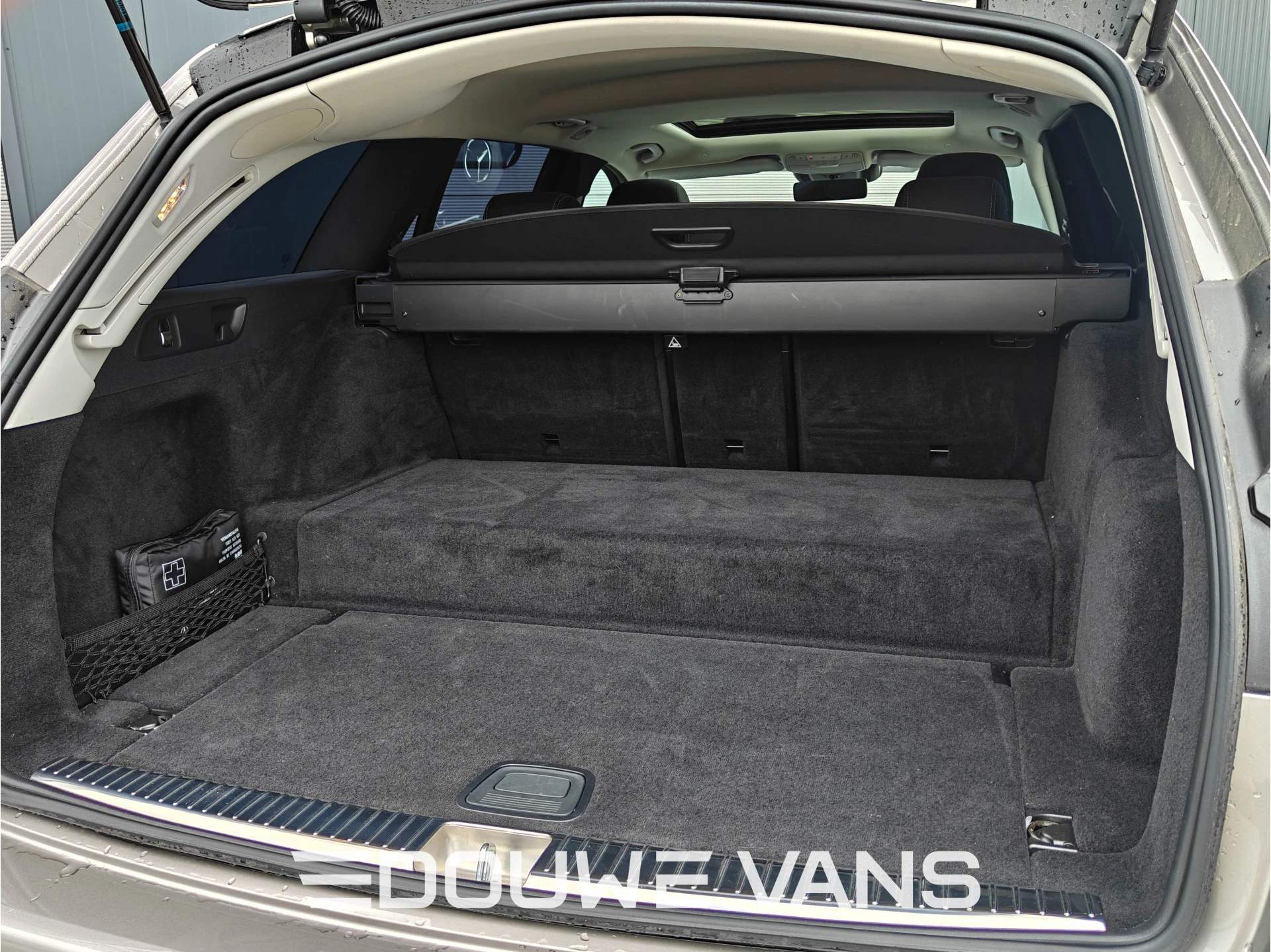 Mercedes-Benz E-Class 2022 - 300e Burmester Trekhaak Avantgarde Schuifdak Bild 9