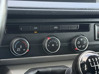 Volkswagen Transporter 2020 - 2.0 TDI 111 PK HIGHLINE / STARLIGHT BLUE METALLIC / L2H1 / TREKHAAK / IMPERIAAL / CAMERA / CRUISE / AIRCO afbeelding 17