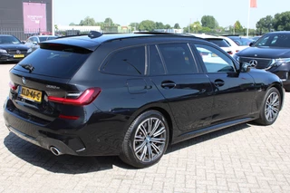 BMW 3 Series 2022 - Touring 330e High Executive M-SPORT PANORAMADAK MEMORY KEY-LESS CAMERA CARPLAY obrazek 3