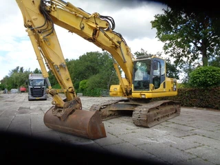 Komatsu PC210 LC-8 2012 image 2 thumbnail
