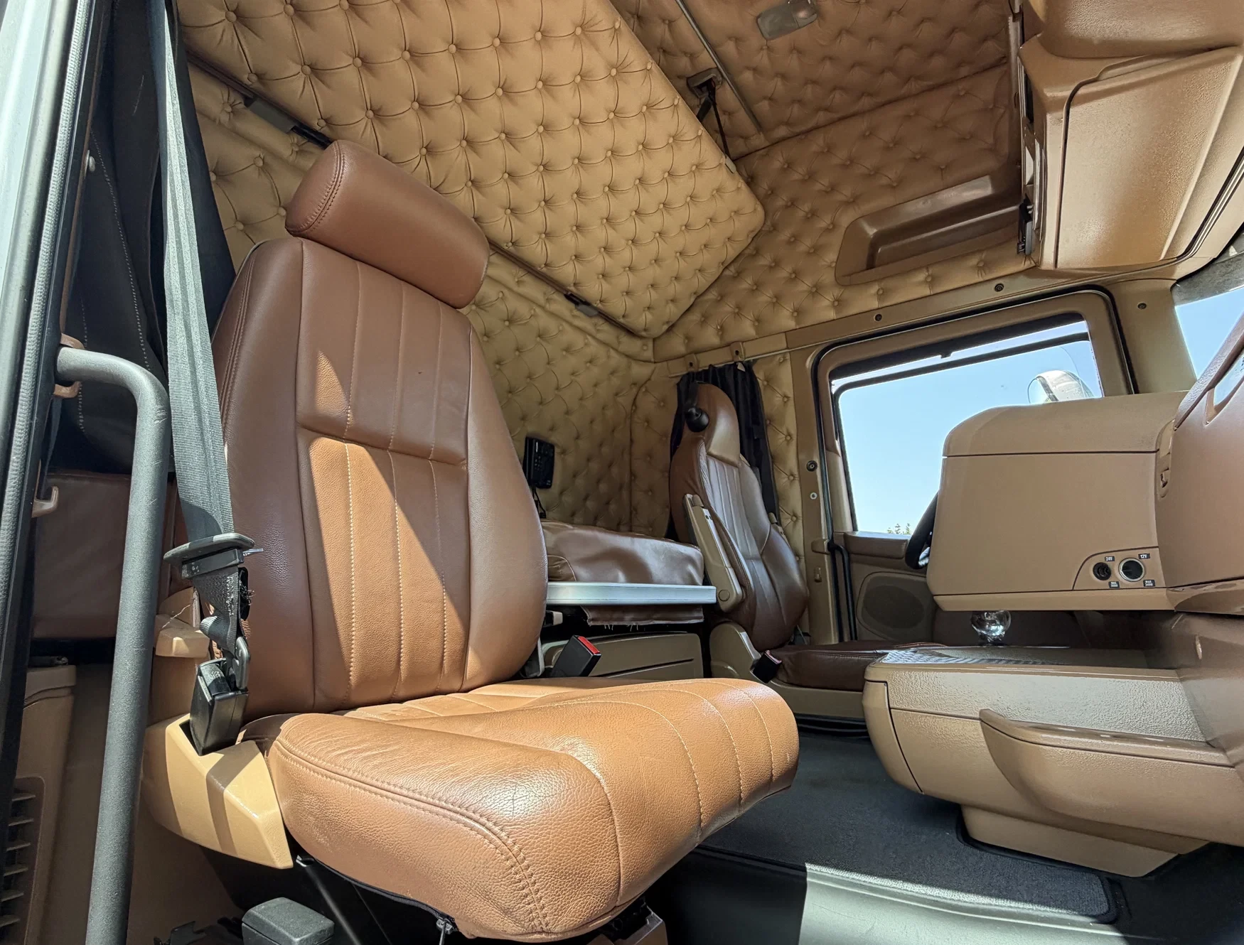 Scania R 2016 - R450 RETARDER FULL AIR SPECIAL INTERIOR 2x TANKS TOP CONDITION BELGIUM TRUCK obrázek 15