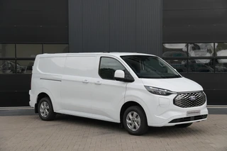 Ford E-Transit Custom 2026 - 320 L2H1 Limited 71 kWh 218pk - 2x Schuifdeur - Trekhaak - Pro Power - Camera - Carplay - Rijklaar afbeelding 3 miniatuur
