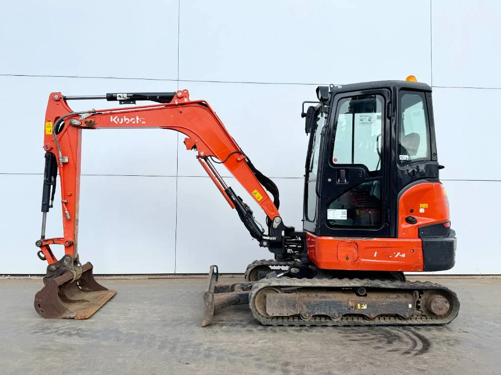 Kubota 2020 - KX037-4 - Hammer Lines / Quick Coupler image 1