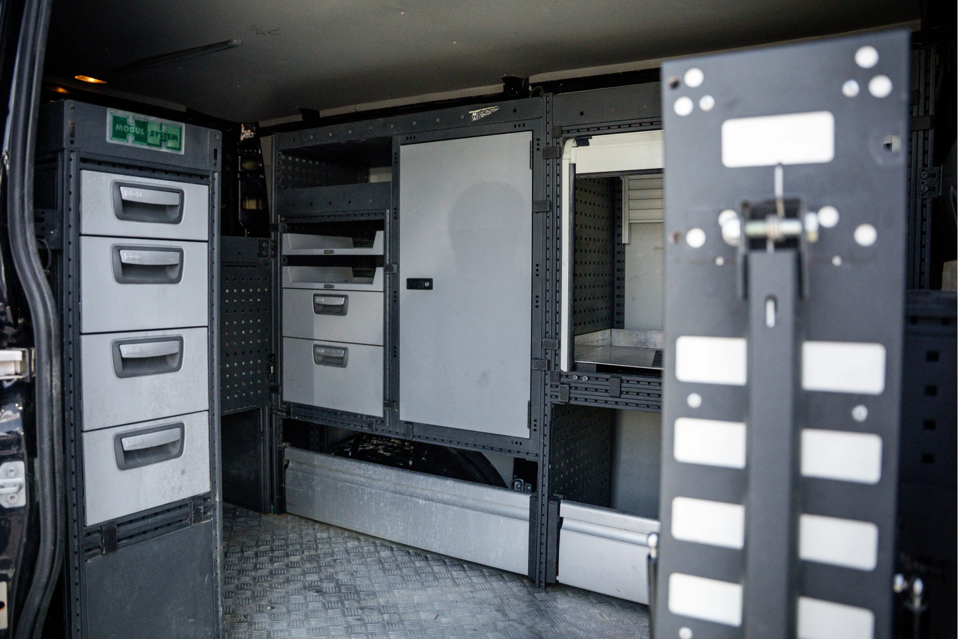 Iveco Daily - 35S16 L1H1 | Automaat | Trekhaak 3.5T | Volledig ingericht | LED | Camera | Cruise | Airco afbeelding 23
