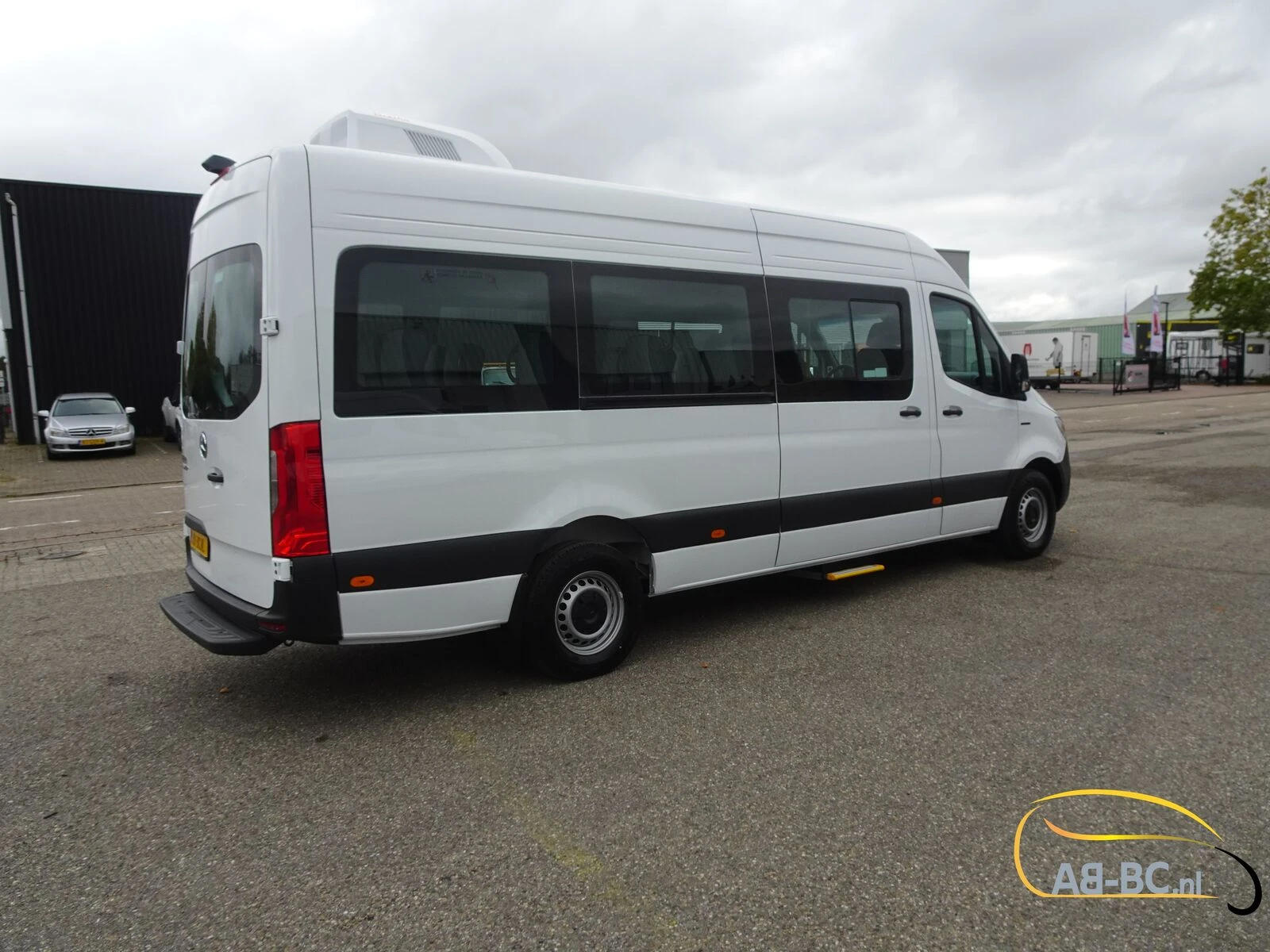 Mercedes-Benz eSprinter - 17 Seats Electric Range: 465 km Bild 4