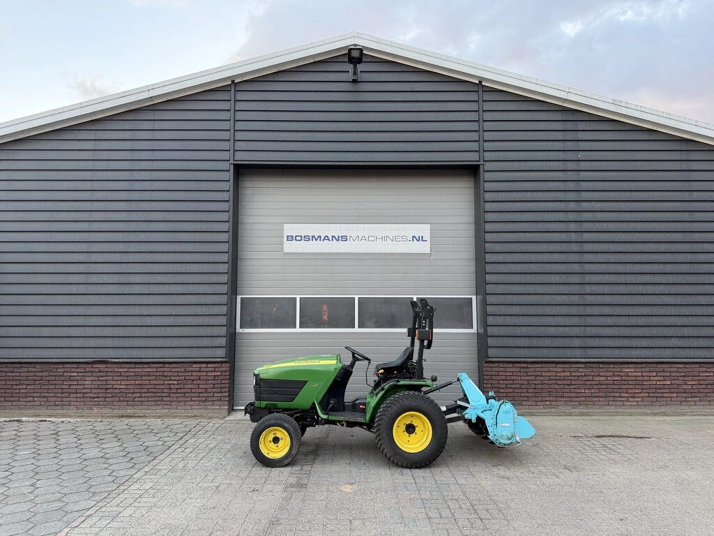 John Deere 4110 Compacttrekker (4WD / HST) afbeelding 1