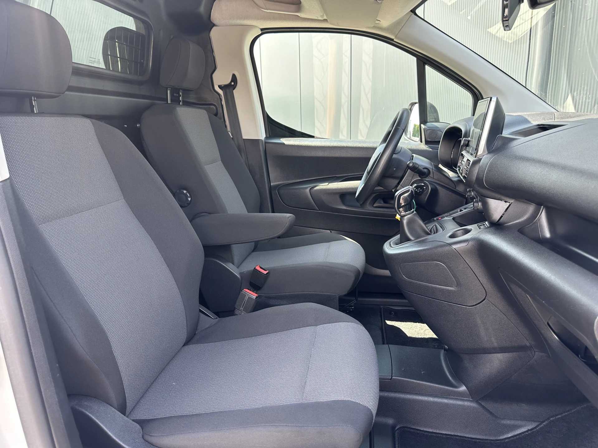 Citroën Berlingo 2020 - 1.5 BlueHDI 102 PK E6 / L1H1 / 1e EIG. / TREKHAAK / PERMANENT REAR VIEUW / BLIND SPOT / ALUCA INRICHTING / AIRCO / CRUISE afbeelding 6