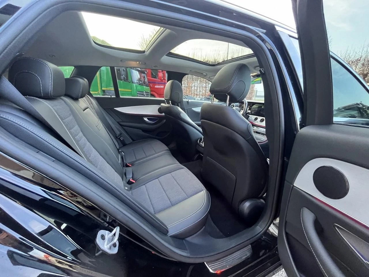 Mercedes-Benz E-Class 2022 - 300 DE 4MATIC obrázek 12