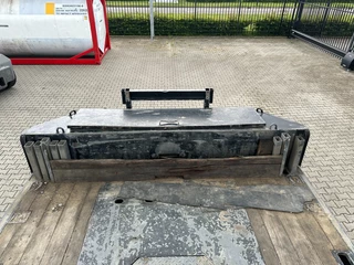 Broshuis N/A 2019 - 3ABSD Lowloader 3-axle / GVW: 59.000kg / Neck: 23.000kg / hydraulic steering + ramps + loading table / 4.60m extendable / winch / liftaxle obrazek 46