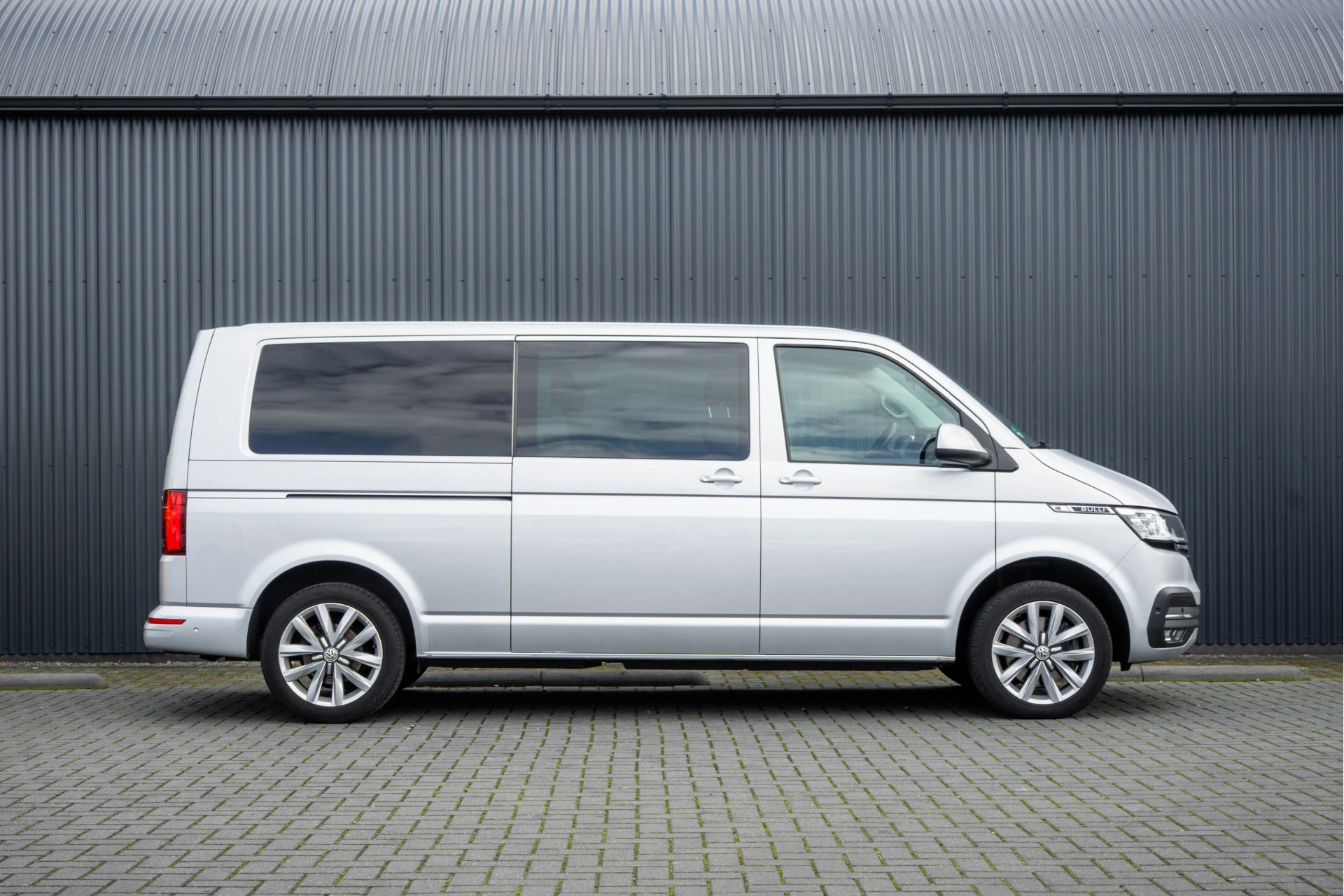 Volkswagen Transporter 2020 - T6.1 2.0 TDI L2H1 | DC | Bulli | 200PK | Leder | Carplay | Virtual | Adapt Cruise zdjęcie 6