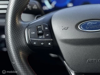 Ford Focus 2022 - 1.0 EcoBoost Hybrid Titanium Style ST-Line Aut obrazek 15
