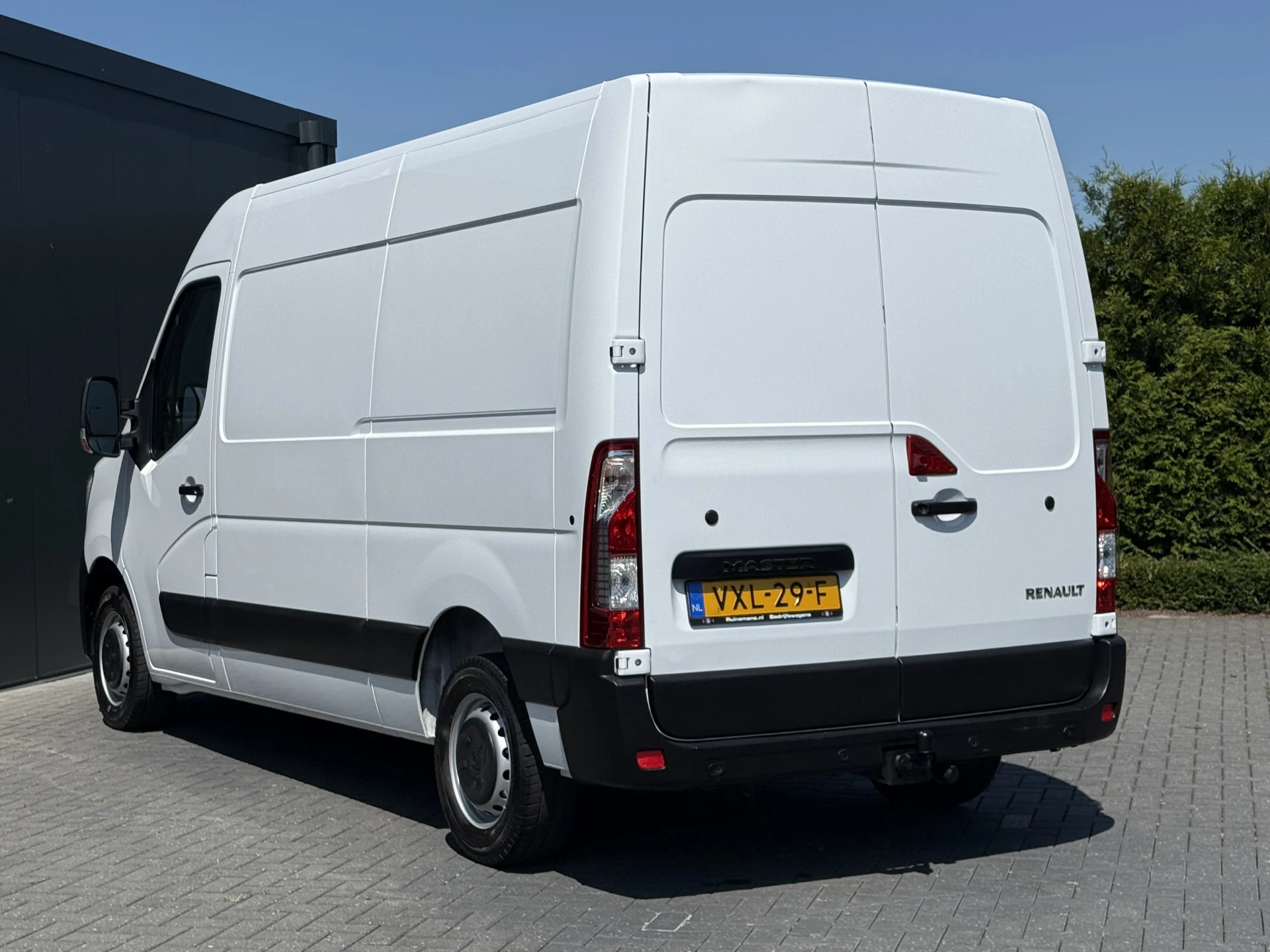 Renault Master 2023 - 2.3 dCi 136 PK / L2H2 / 1e EIG. / TREKHAAK / AIRCO / CRUISE / NAVI / CAMERA / 3-ZITS / LED afbeelding 4
